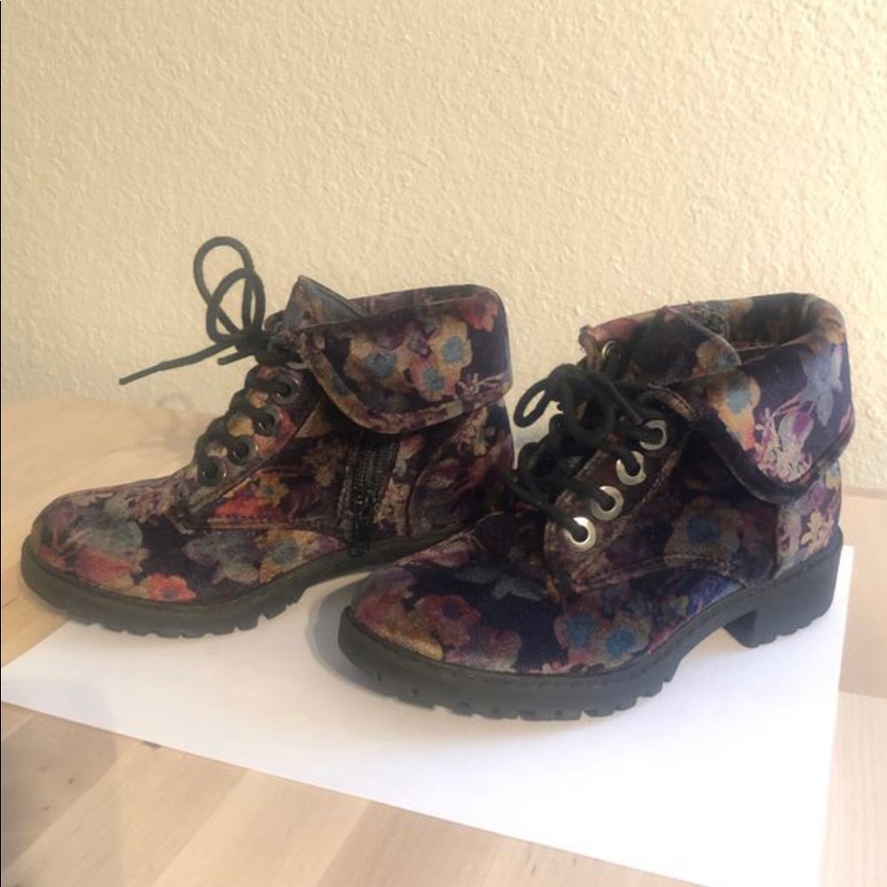 Crushed Velvet Floral Girls boot size 11